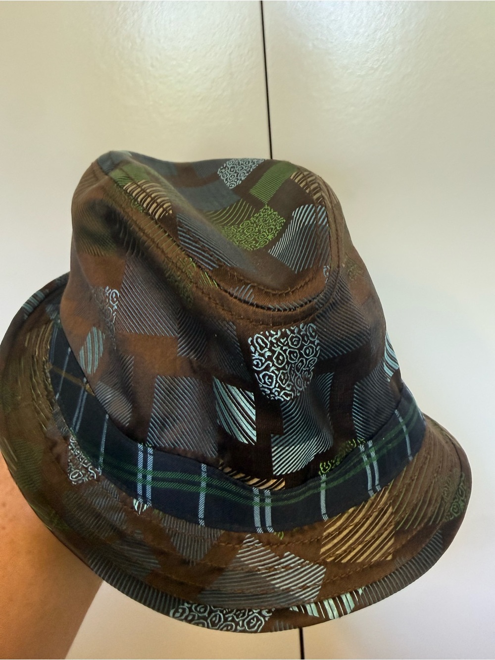 Robert Graham fedora hat - silk tie patterned. - Picture 6 of 7